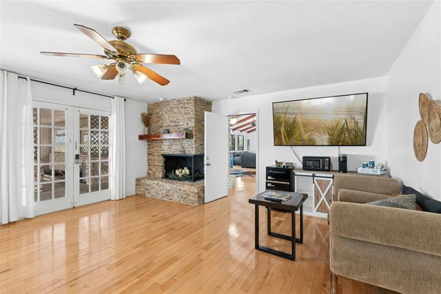 110 Longhorn LN, Dripping Springs, TX 78620
