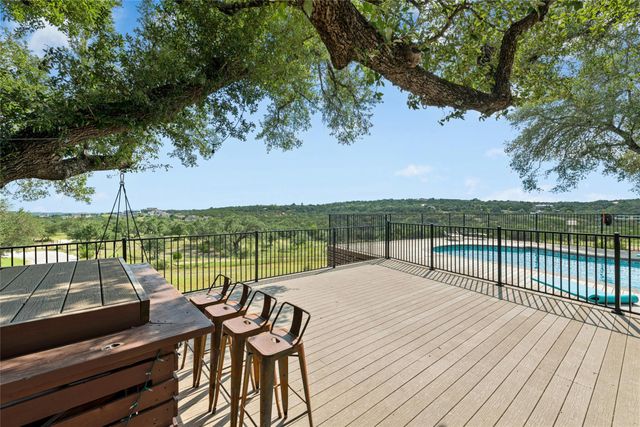 110 Longhorn LN, Dripping Springs, TX 78620