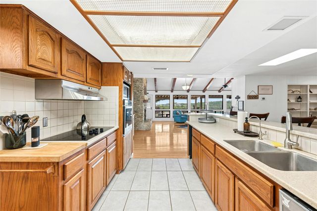 110 Longhorn LN, Dripping Springs, TX 78620