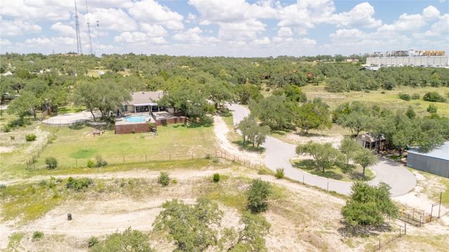 110 Longhorn LN, Dripping Springs, TX 78620