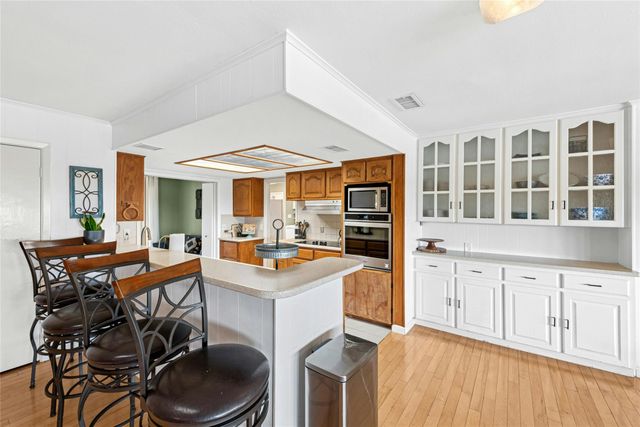 110 Longhorn LN, Dripping Springs, TX 78620
