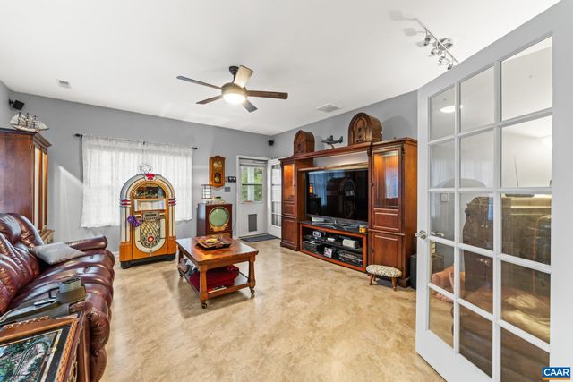 25 ACRE LN, Palmyra, VA 22963