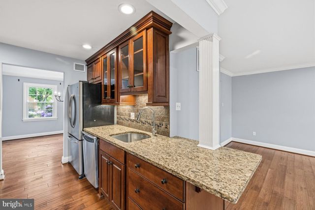 7961 HIDDEN BRIDGE DR, Springfield, VA 22153
