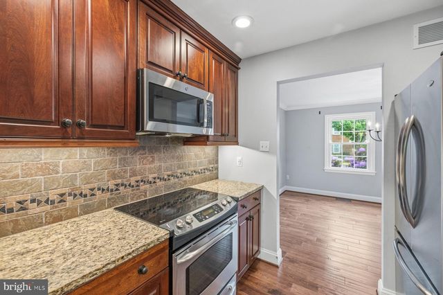 7961 HIDDEN BRIDGE DR, Springfield, VA 22153