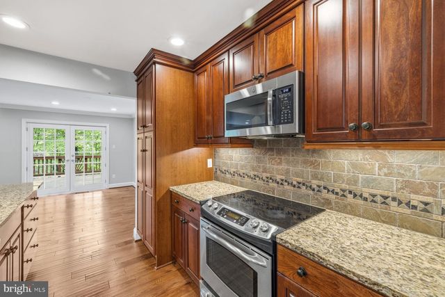 7961 HIDDEN BRIDGE DR, Springfield, VA 22153