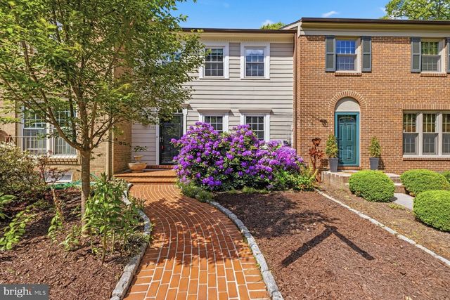 7961 HIDDEN BRIDGE DR, Springfield, VA 22153