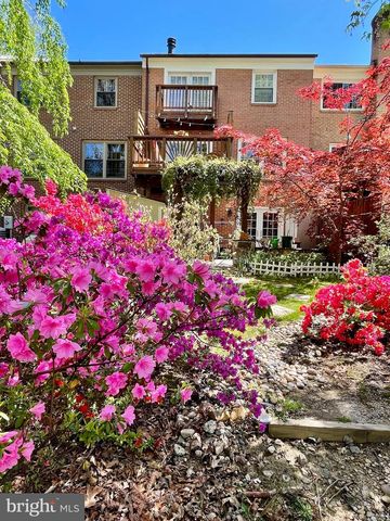 7961 HIDDEN BRIDGE DR, Springfield, VA 22153
