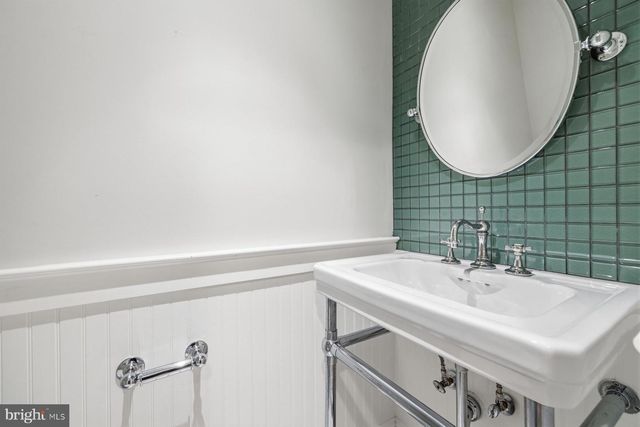 7961 HIDDEN BRIDGE DR, Springfield, VA 22153