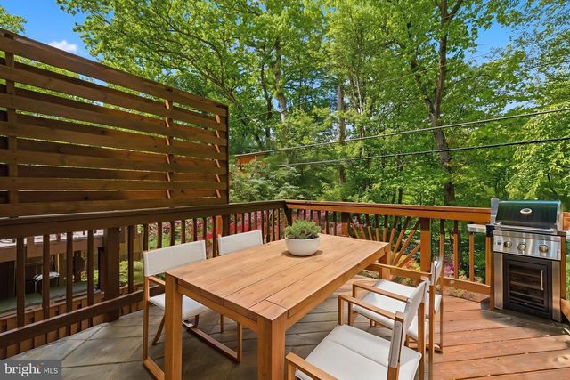 7961 HIDDEN BRIDGE DR, Springfield, VA 22153
