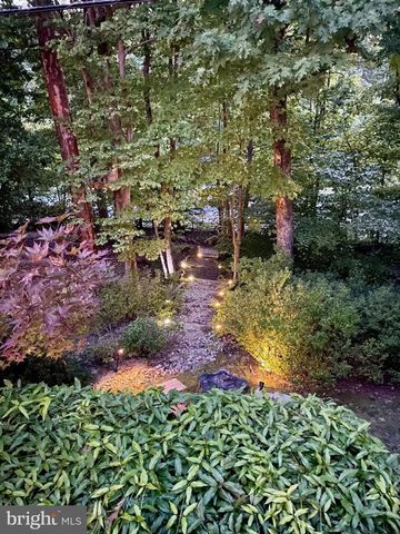 7961 HIDDEN BRIDGE DR, Springfield, VA 22153