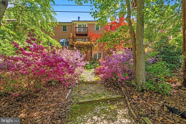 7961 HIDDEN BRIDGE DR, Springfield, VA 22153