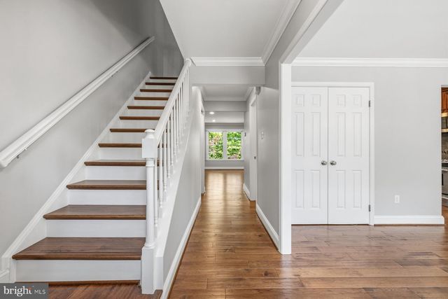 7961 HIDDEN BRIDGE DR, Springfield, VA 22153