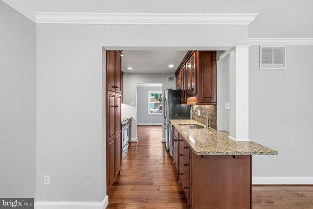 7961 HIDDEN BRIDGE DR, Springfield, VA 22153
