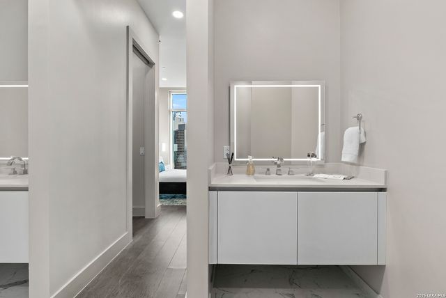 123 Lexington Ave Apt 1308, San Antonio, TX 78205