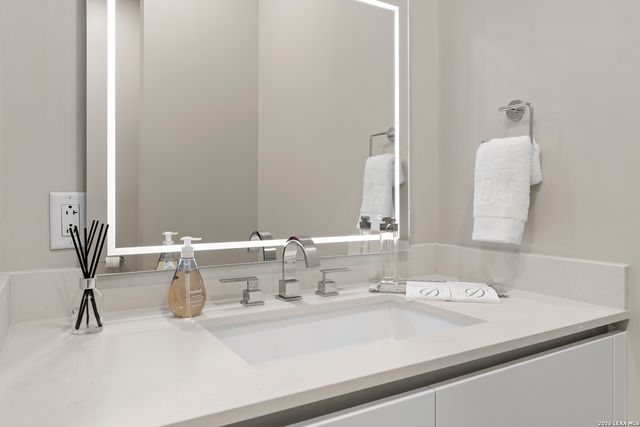 123 Lexington Ave Apt 1308, San Antonio, TX 78205
