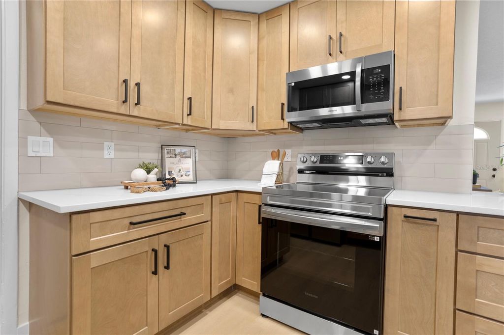 Image 12 of property listing at 1628 LARKIN AVENUE, Orlando, FL 32812