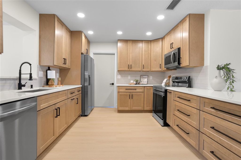 Image 13 of property listing at 1628 LARKIN AVENUE, Orlando, FL 32812