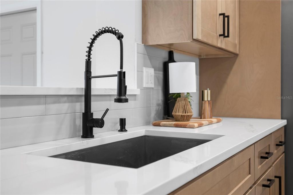 Image 14 of property listing at 1628 LARKIN AVENUE, Orlando, FL 32812