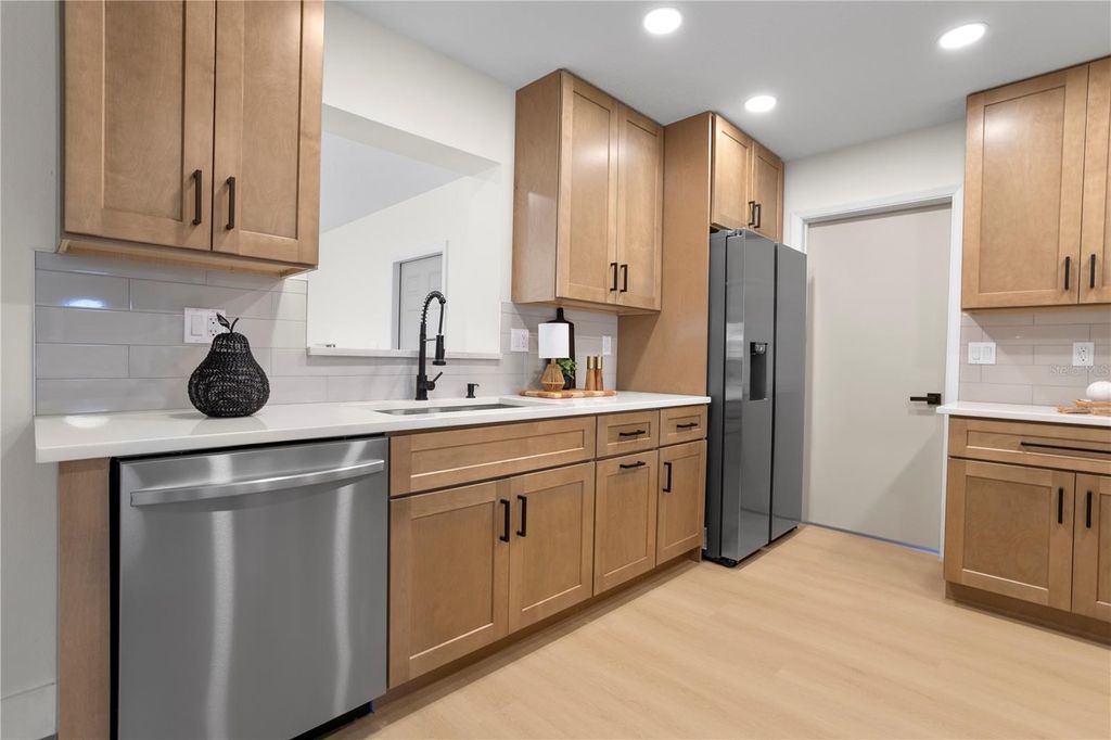 Image 15 of property listing at 1628 LARKIN AVENUE, Orlando, FL 32812