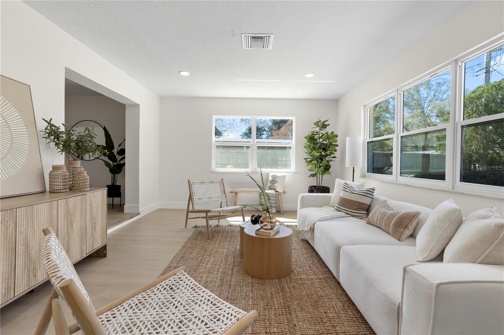 Image 18 of property listing at 1628 LARKIN AVENUE, Orlando, FL 32812