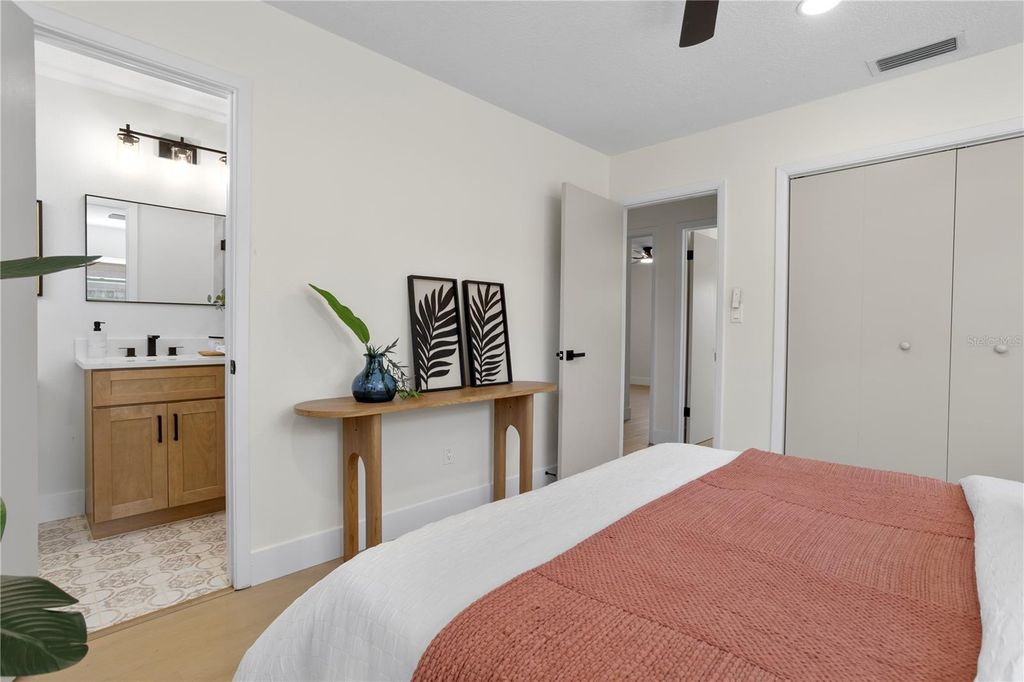 Image 21 of property listing at 1628 LARKIN AVENUE, Orlando, FL 32812