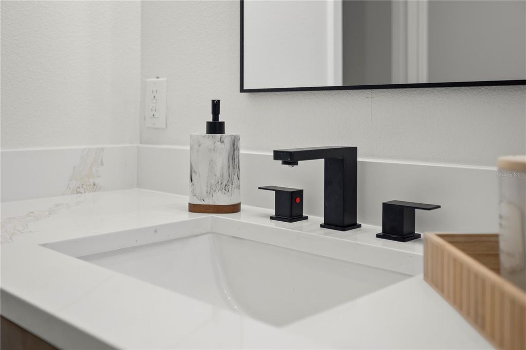 Image 30 of property listing at 1628 LARKIN AVENUE, Orlando, FL 32812