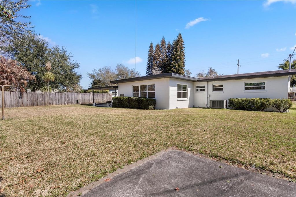 Image 33 of property listing at 1628 LARKIN AVENUE, Orlando, FL 32812