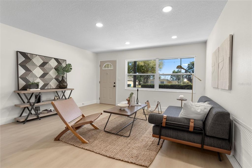 Image 5 of property listing at 1628 LARKIN AVENUE, Orlando, FL 32812