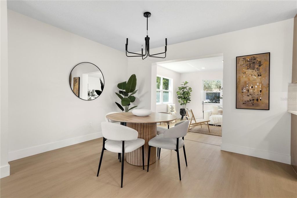 Image 8 of property listing at 1628 LARKIN AVENUE, Orlando, FL 32812