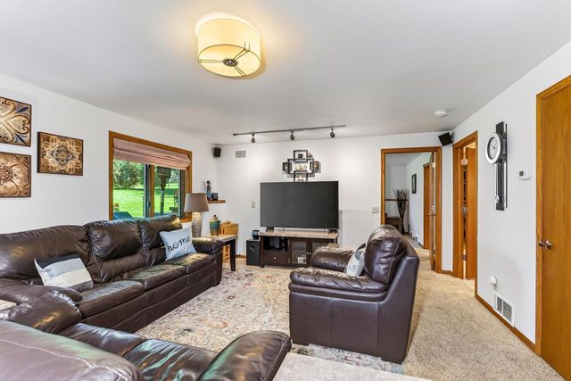 1828 Buckingham Road, Stoughton, WI 53589