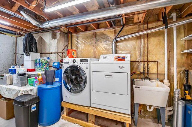 1828 Buckingham Road, Stoughton, WI 53589