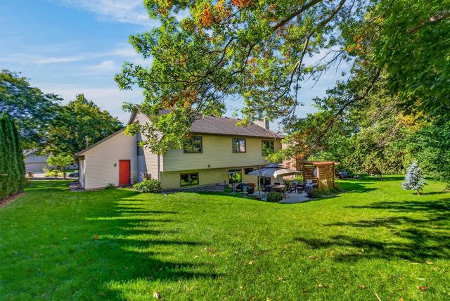 1828 Buckingham Road, Stoughton, WI 53589