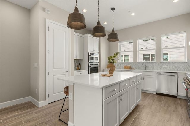 2058 PACKING DISTRICT WAY, Orlando, FL 32804