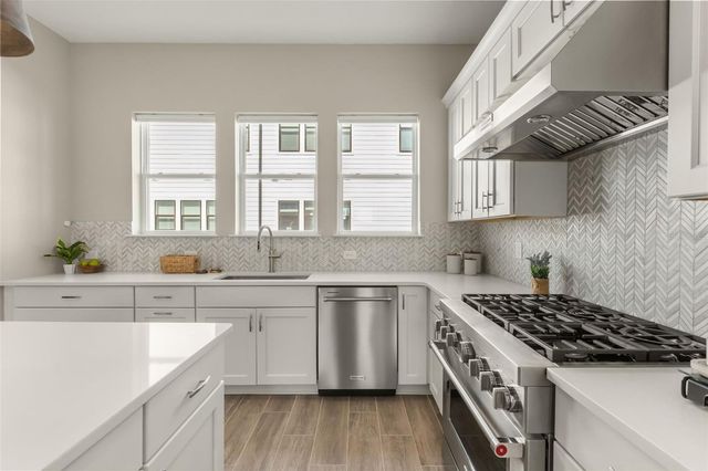 2058 PACKING DISTRICT WAY, Orlando, FL 32804