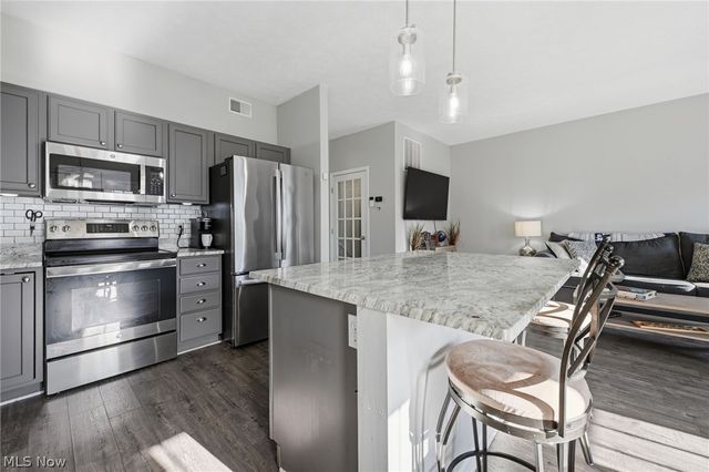 108 Clay Court, Berea, OH 44017