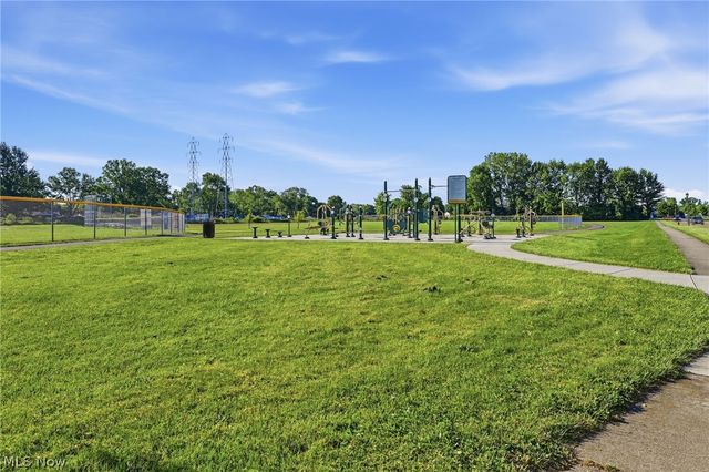 108 Clay Court, Berea, OH 44017