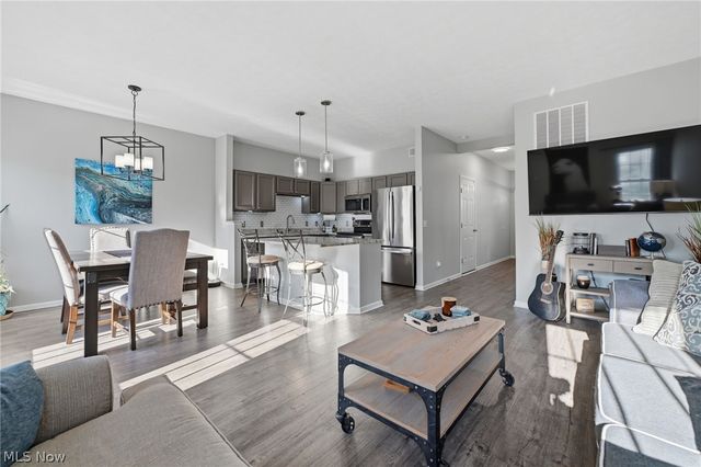108 Clay Court, Berea, OH 44017