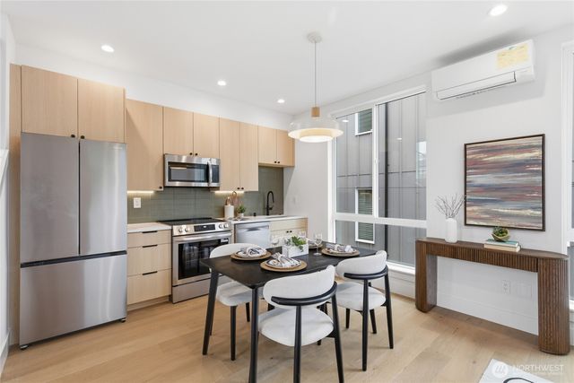 6223 9th Avenue NE, Seattle, WA 98115