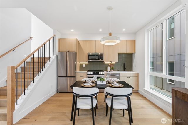 6223 9th Avenue NE, Seattle, WA 98115