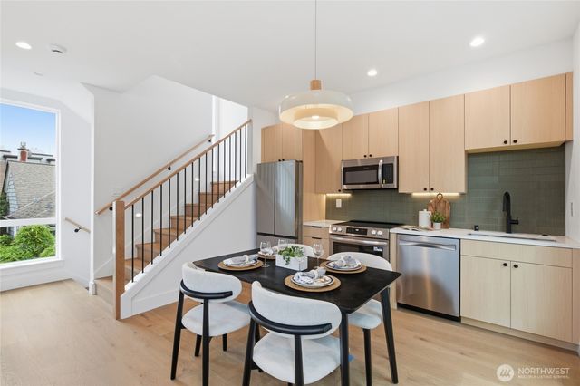 6223 9th Avenue NE, Seattle, WA 98115
