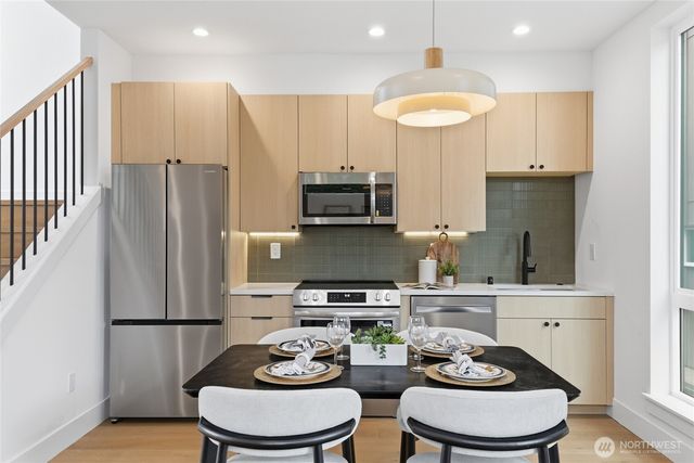 6223 9th Avenue NE, Seattle, WA 98115