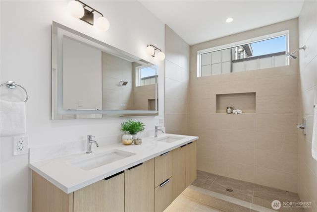 6223 9th Avenue NE, Seattle, WA 98115