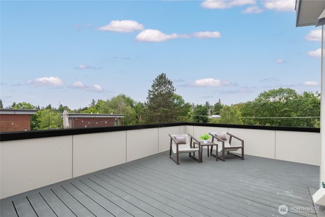 6223 9th Avenue NE, Seattle, WA 98115