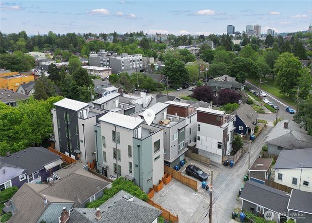 6223 9th Avenue NE, Seattle, WA 98115