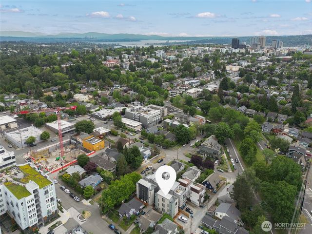 6223 9th Avenue NE, Seattle, WA 98115