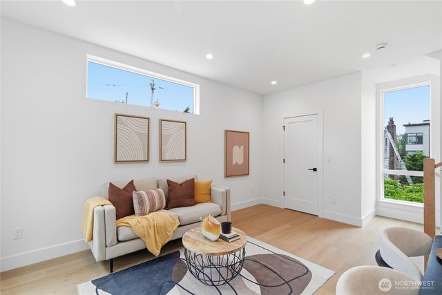 6223 9th Avenue NE, Seattle, WA 98115