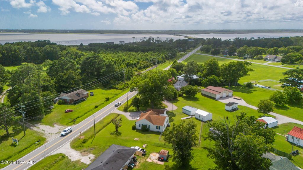 385 Hwy 70 Bettie, Beaufort, NC 28516