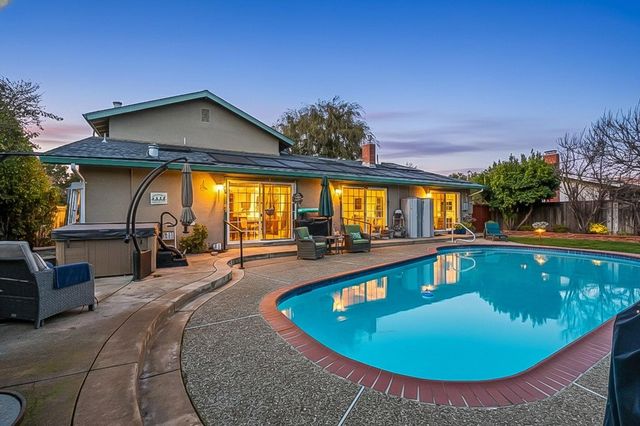 8847 Davona Dr, Dublin, CA 94568