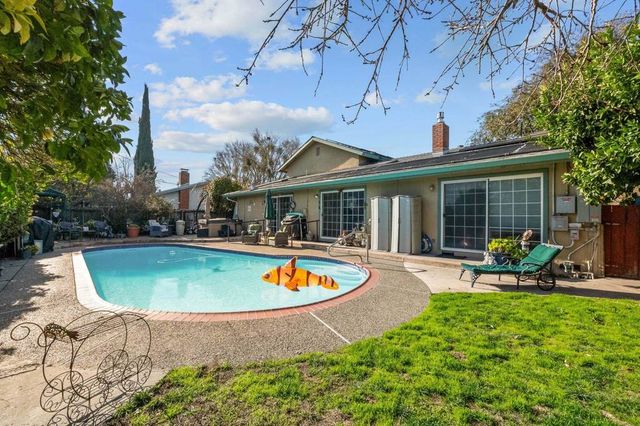 8847 Davona Dr, Dublin, CA 94568