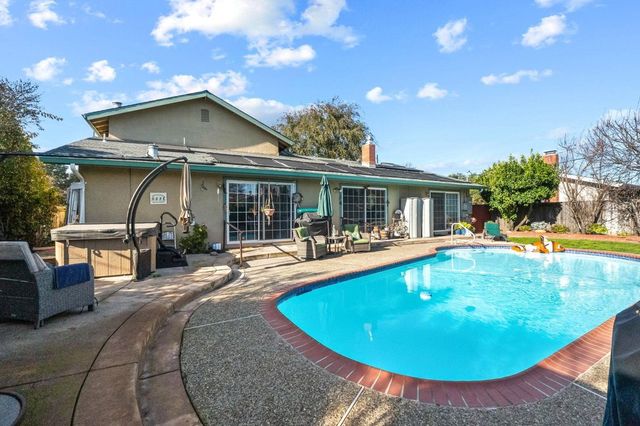 8847 Davona Dr, Dublin, CA 94568